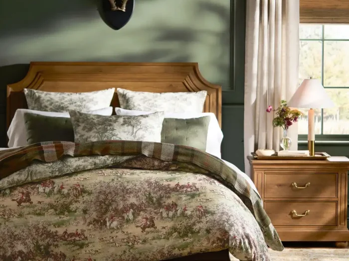 Beatrix Bed