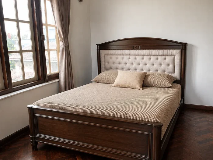 Button Tufted Queen Size Bed